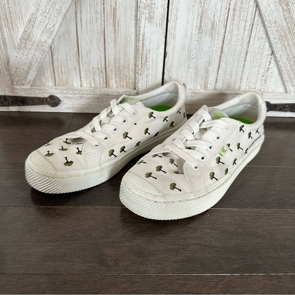 Cariuma Earth Day Shoe Sustainable Sneaker Limited Edition White Canvas Vegan 8‎